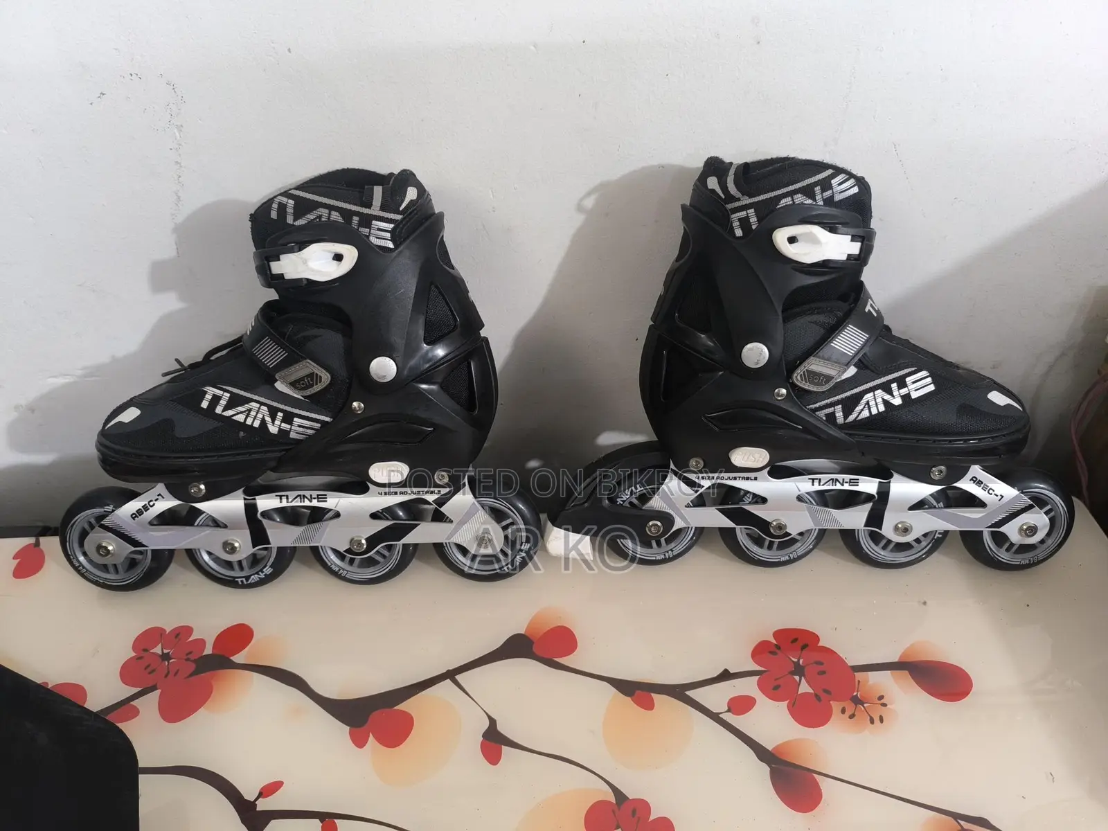 Tian-e Skating Shoes