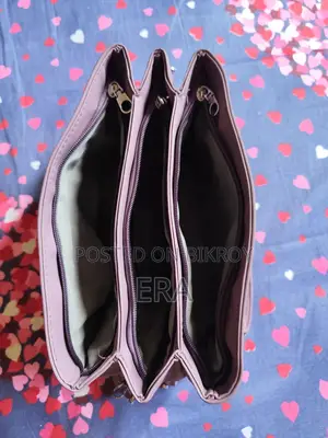 দুটি হ্যান্ডব্যাগ বিক্রয় হবে