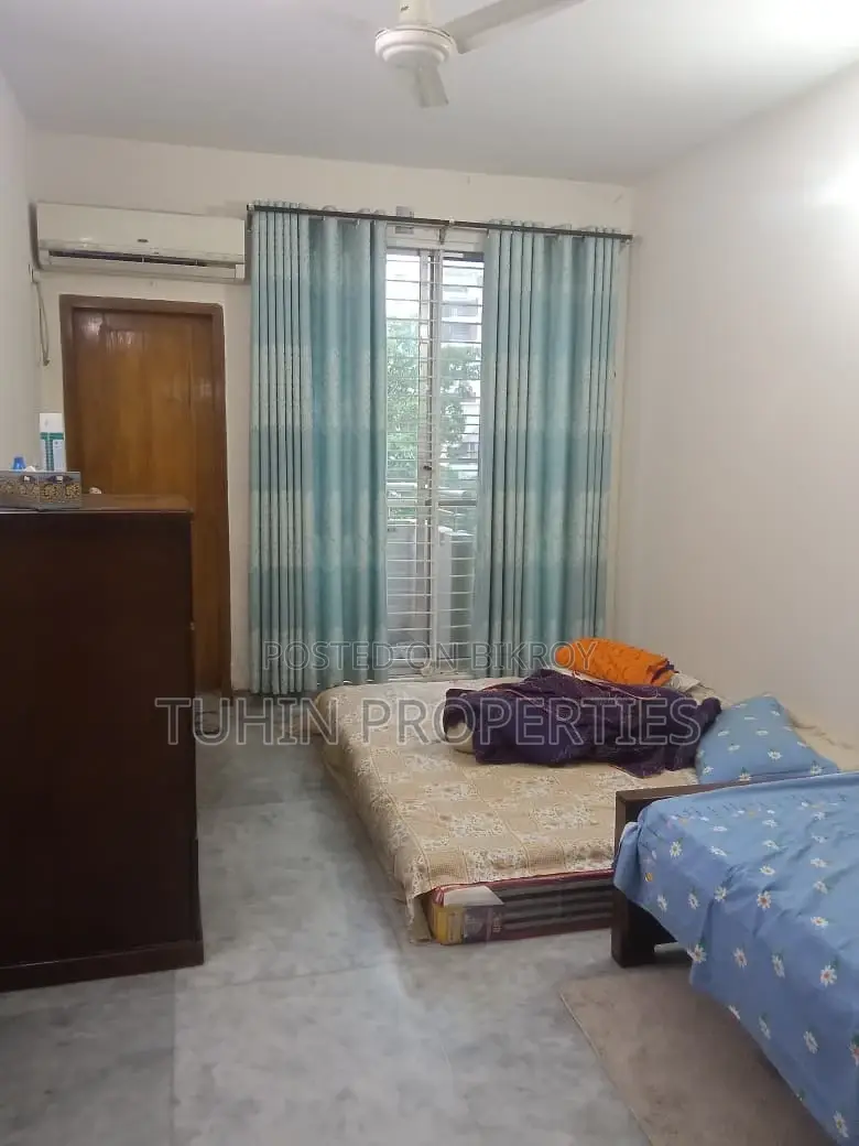বনানী রোড নং ৩-এ ১৮০০ বর্গফুটের রেডি লাক্সারি ফ্ল্যাট বিক্রয়
