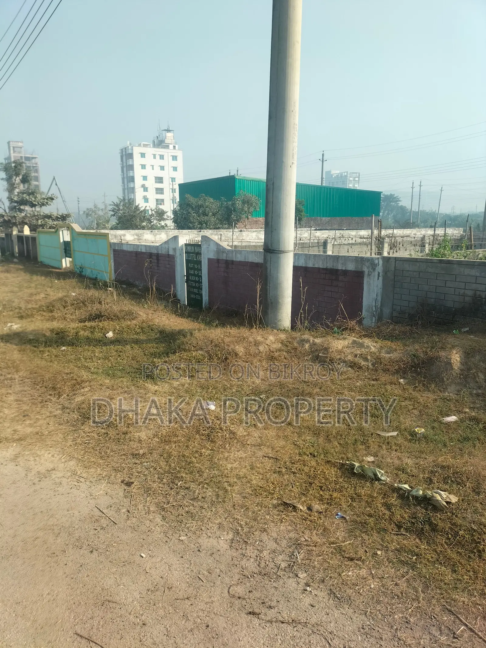 সেক্টর-১৫/ডি-তে ৩০ ফুট রাস্তা সংলগ্ন ৩ কাঠার লেক ফেস প্লট