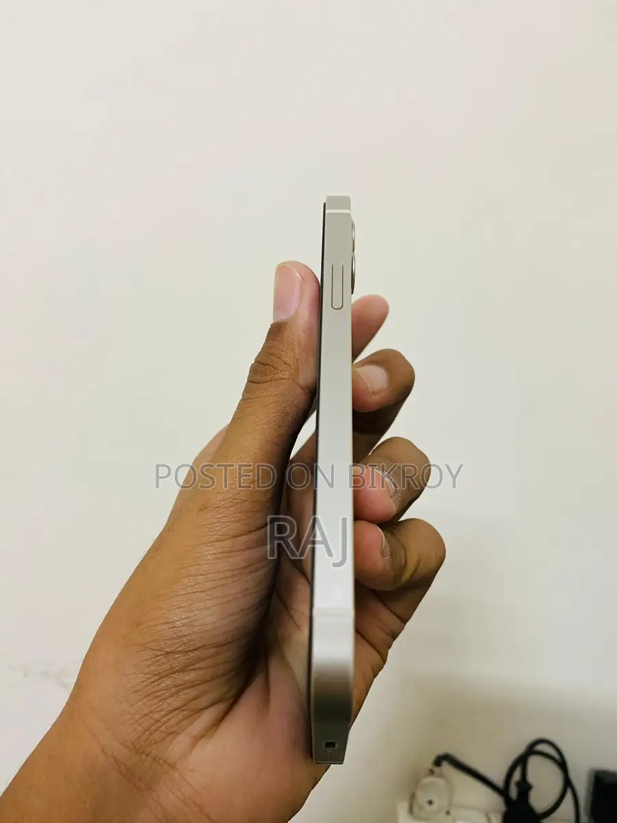 Apple iPhone 12 (Used)