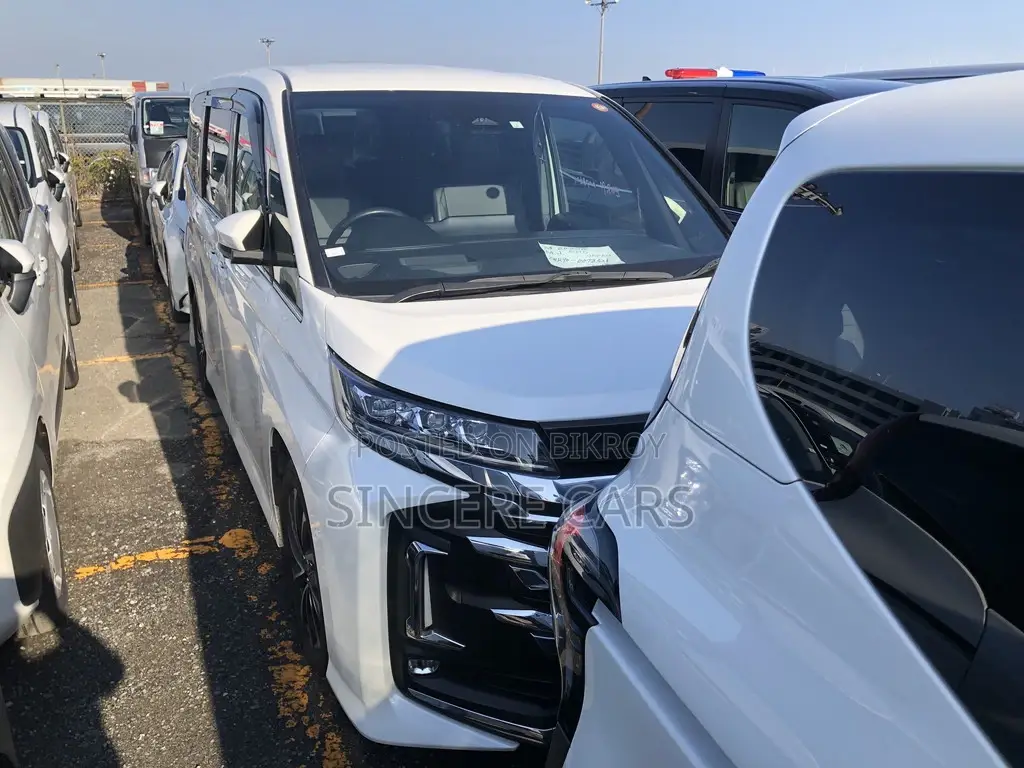 Toyota Noah SZ HYB MODELISTA KIT 2023