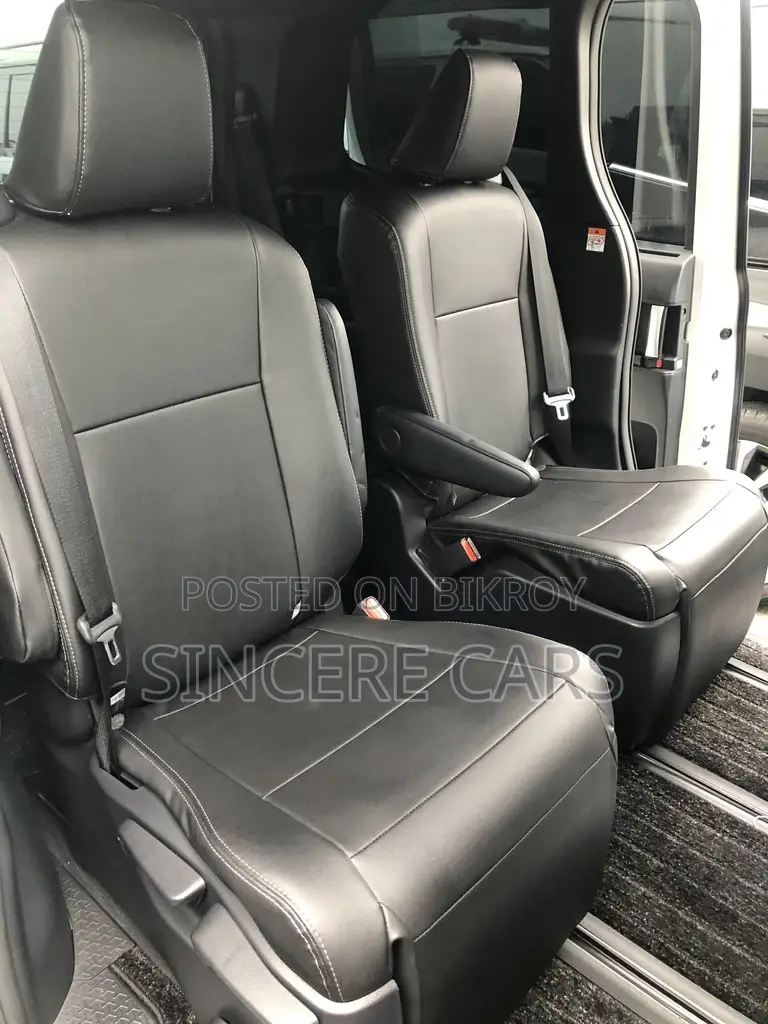Toyota Noah SZ HYB MODELISTA KIT 2023