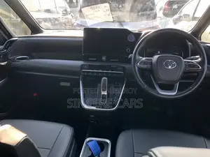 Toyota Noah SZ HYB MODELISTA KIT 2023