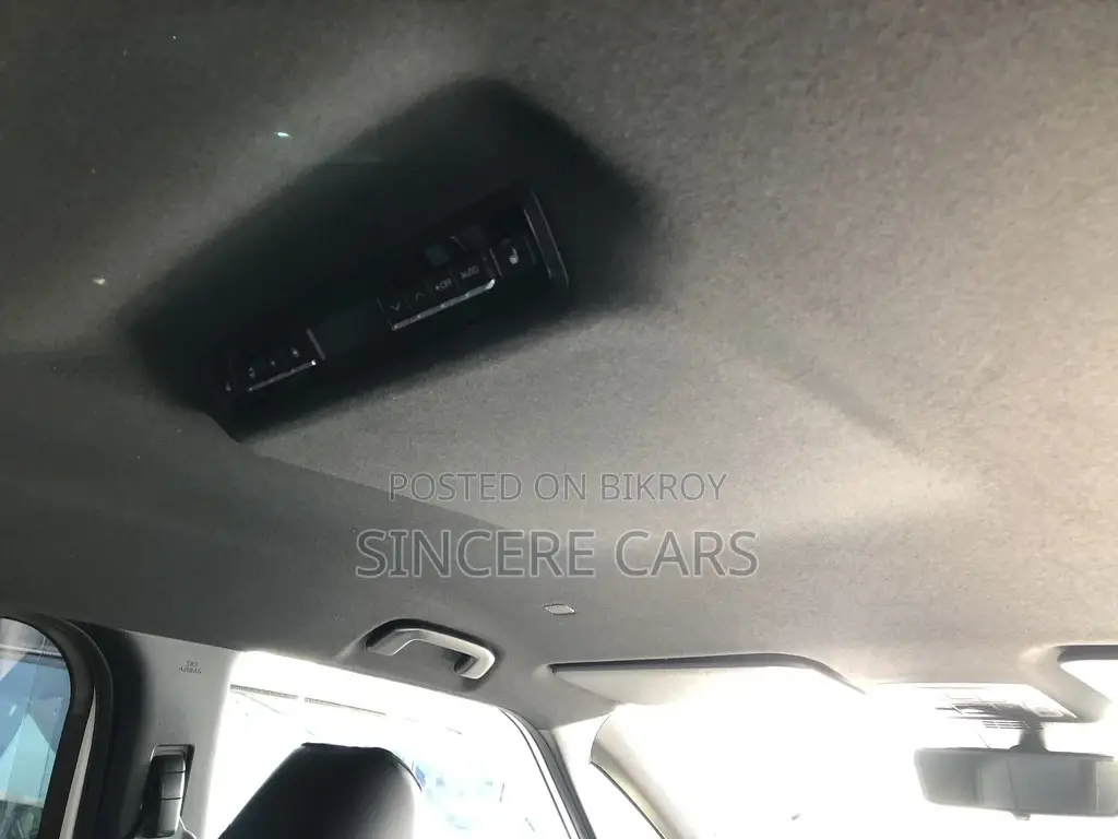 Toyota Noah SZ HYB MODELISTA KIT 2023