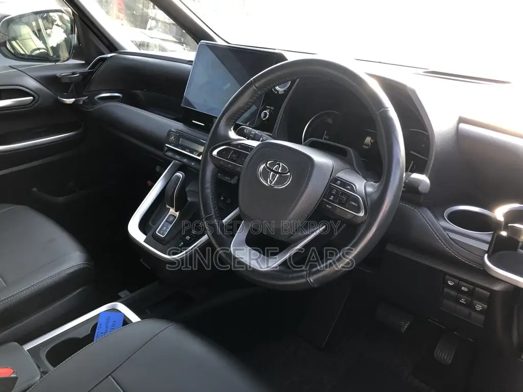 Toyota Noah SZ HYB MODELISTA KIT 2023