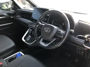 Toyota Noah SZ HYB MODELISTA KIT 2023