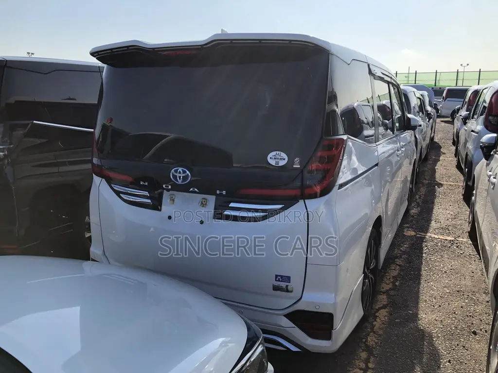 Toyota Noah SZ HYB MODELISTA KIT 2023