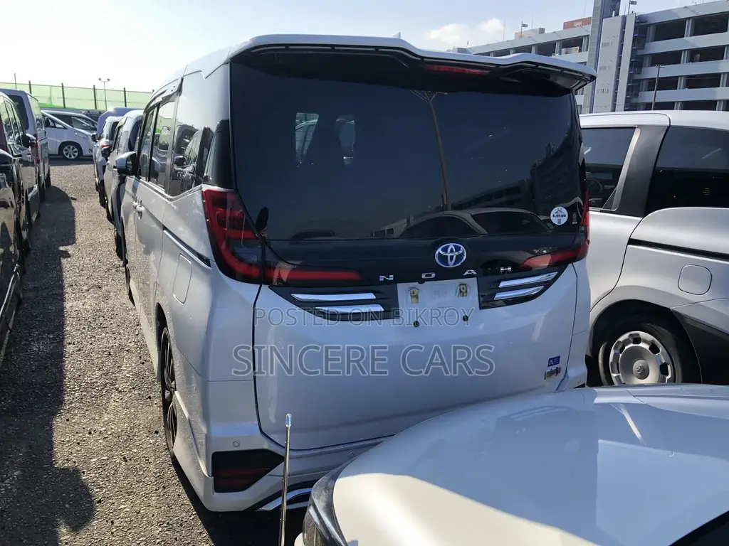 Toyota Noah SZ HYB MODELISTA KIT 2023