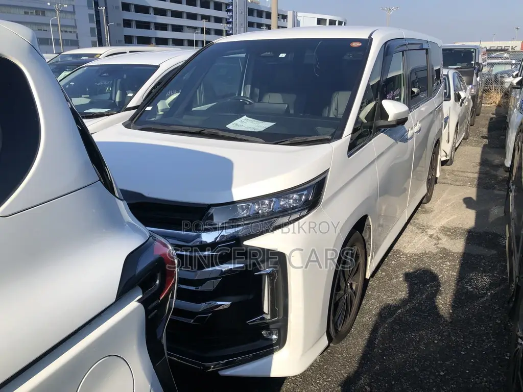 Toyota Noah SZ HYB MODELISTA KIT 2023