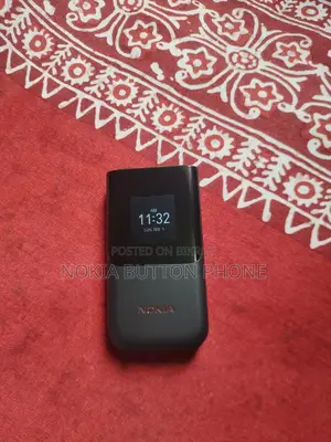 Nokia 2720 Flip Button Phone (Brand New)