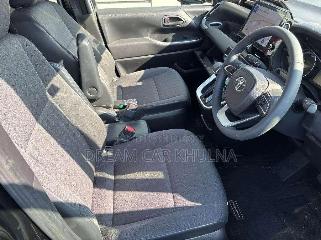 Toyota Noah G hybrid নিউ শেপ ২০২২