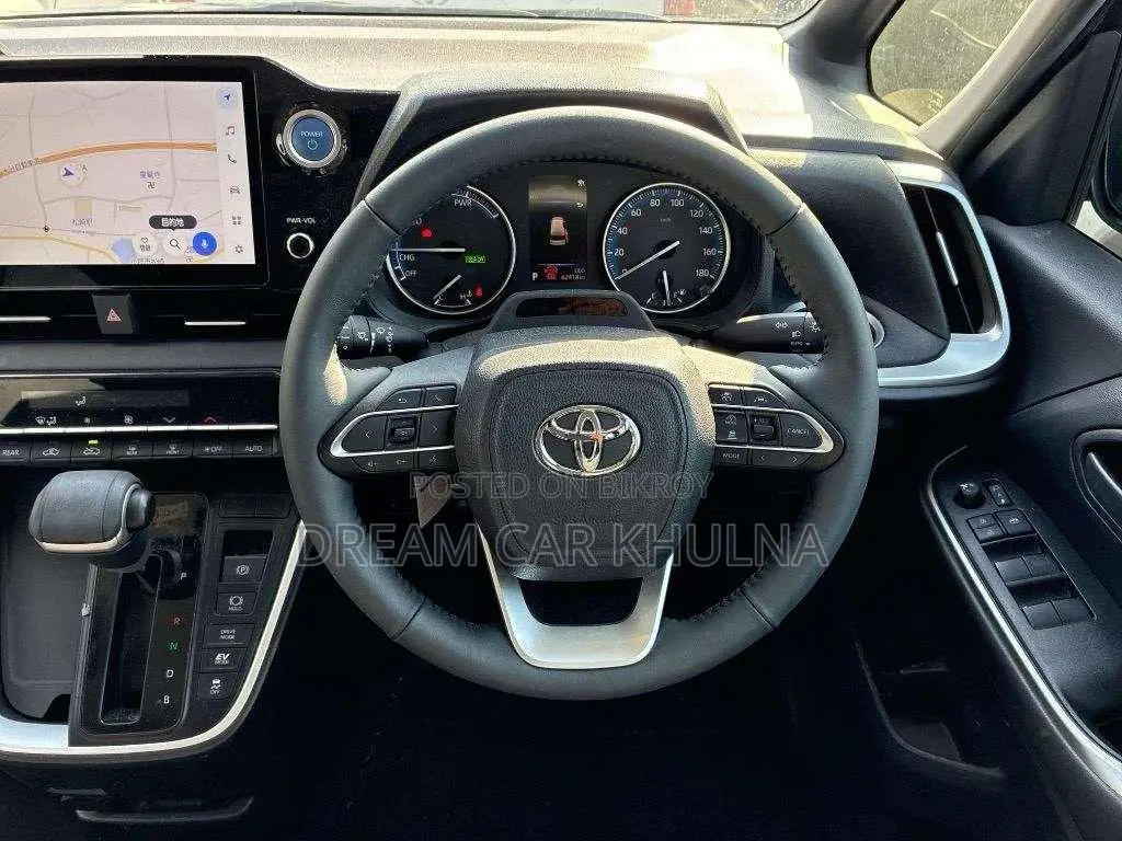 Toyota Noah G hybrid নিউ শেপ ২০২২
