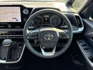 Toyota Noah G hybrid নিউ শেপ ২০২২