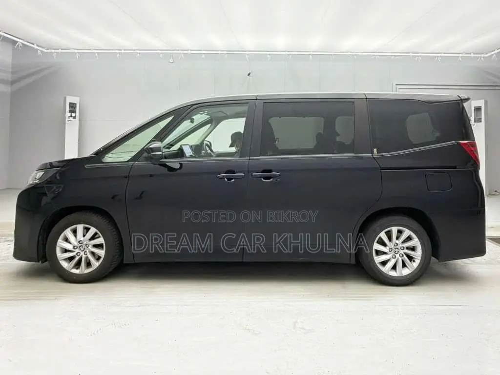 Toyota Noah G hybrid নিউ শেপ ২০২২