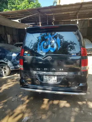 Toyota Noah 2002