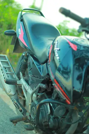 Bajaj Pulsar 150 . 2011