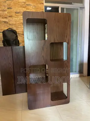 শোকেস