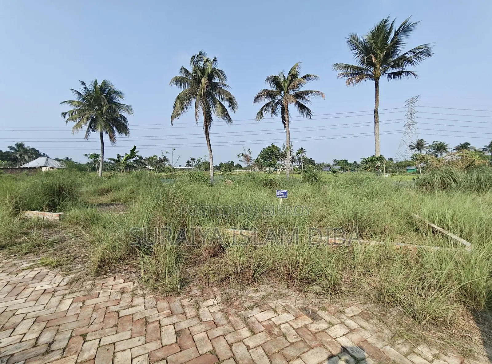 Land for sale to build a house in a residential area.