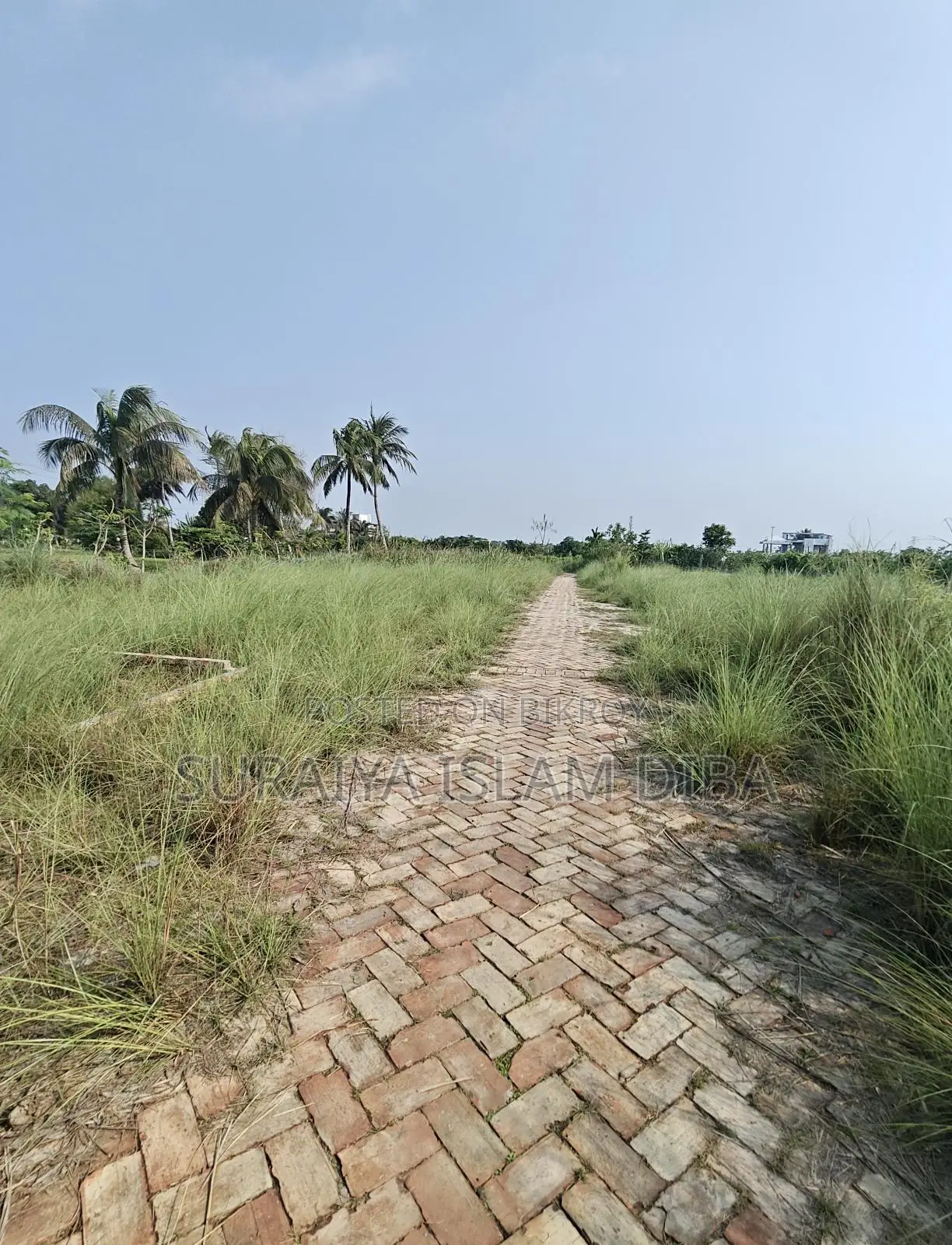 Land for sale to build a house in a residential area.