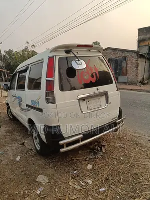 Toyota Noah . 2006