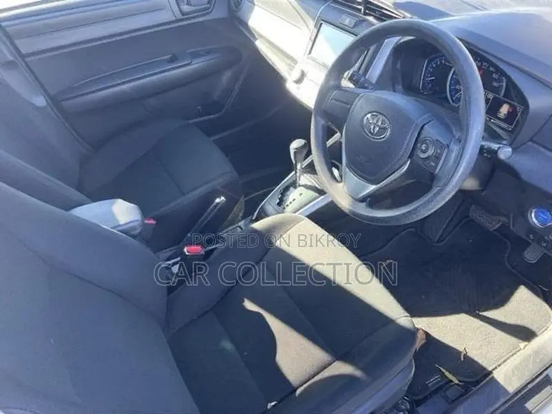 Toyota Fielder Ex Hybrid White 2021