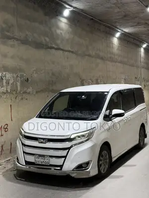 Toyota Noah (hybrid) 2019