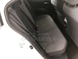 Toyota Corolla S Hybrid Pearl 2020