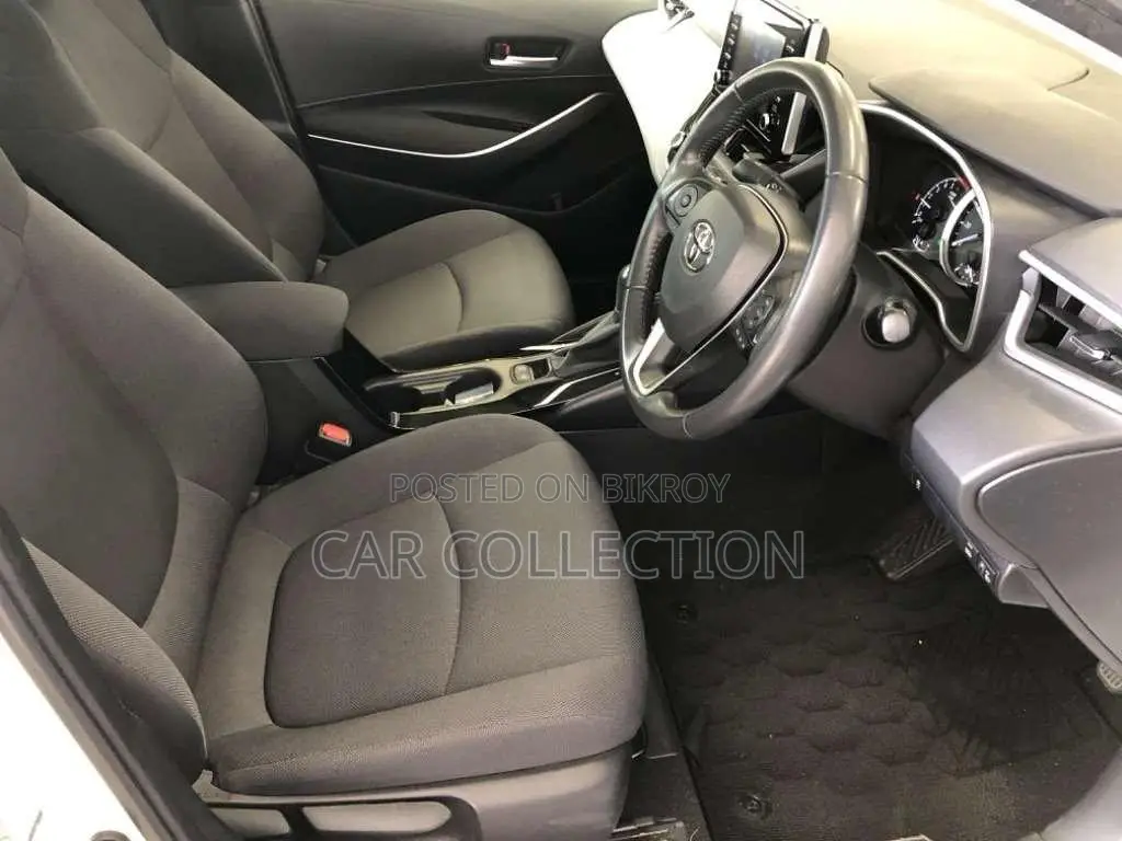 Toyota Corolla S Hybrid Pearl 2020