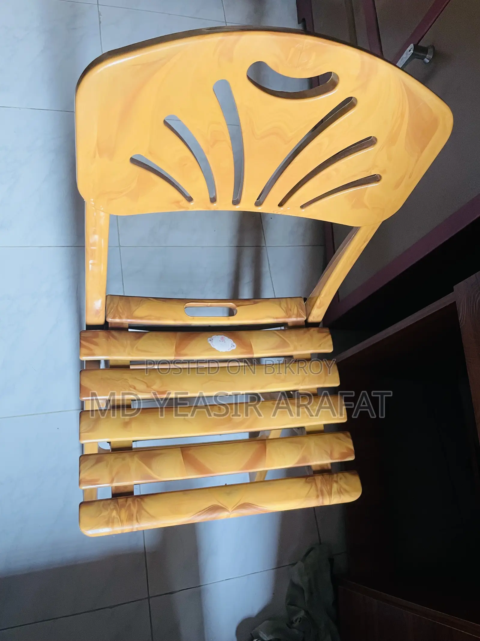 টেবিল ও চেয়ার বিক্রয় হবে