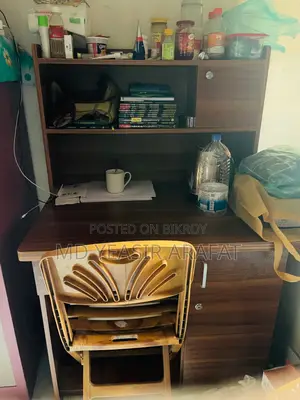 টেবিল ও চেয়ার বিক্রয় হবে