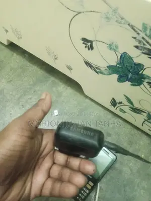Samsung button phone (Used)