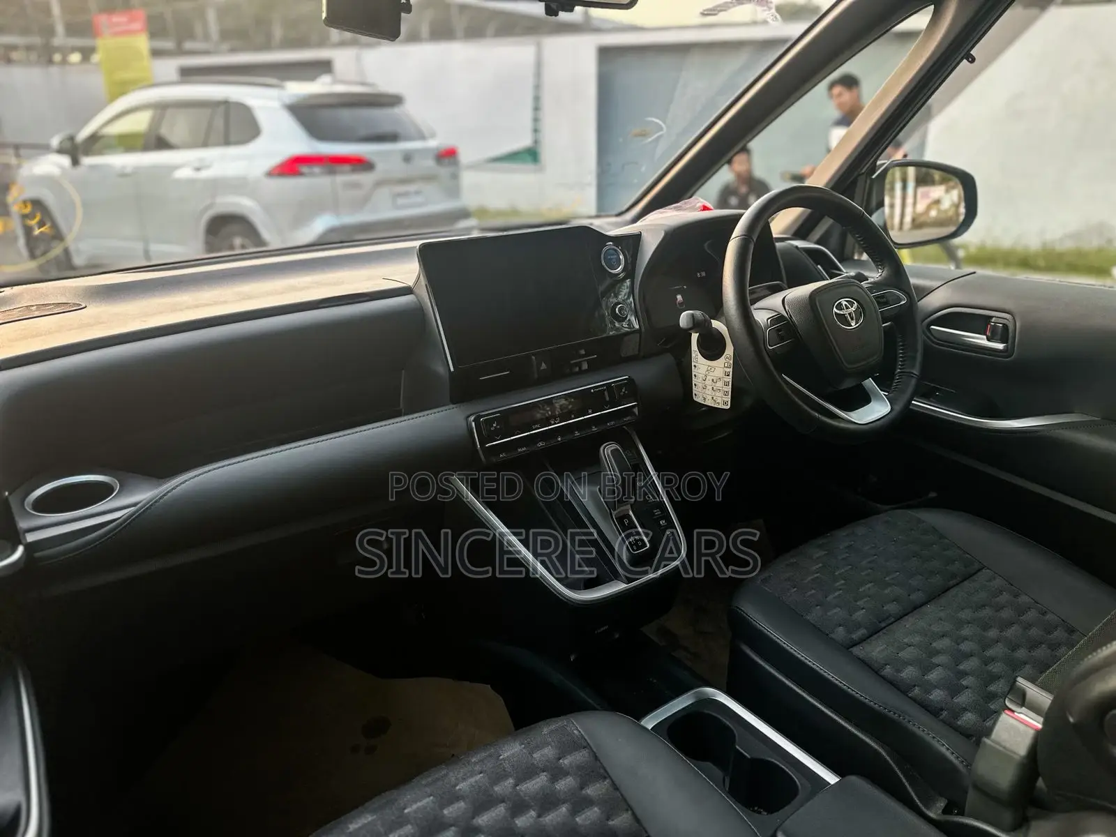 Toyota Voxy SZ FULL LOAD 35000KM 2021