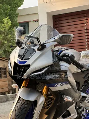 Yamaha R15 M . 2026
