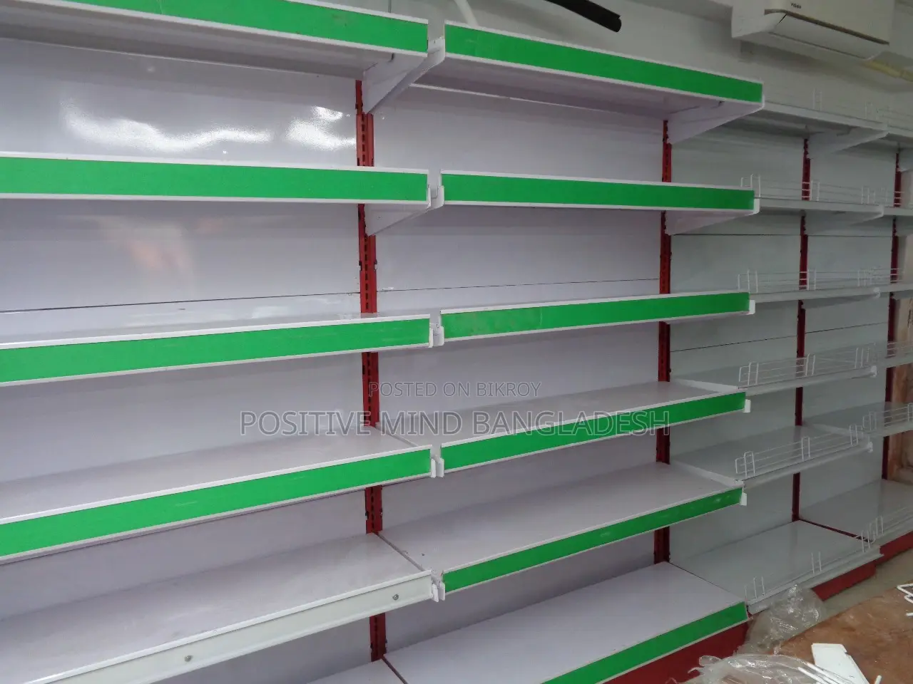 আকর্ষণীয় মডেল গন্ডোলা র‍্যাক