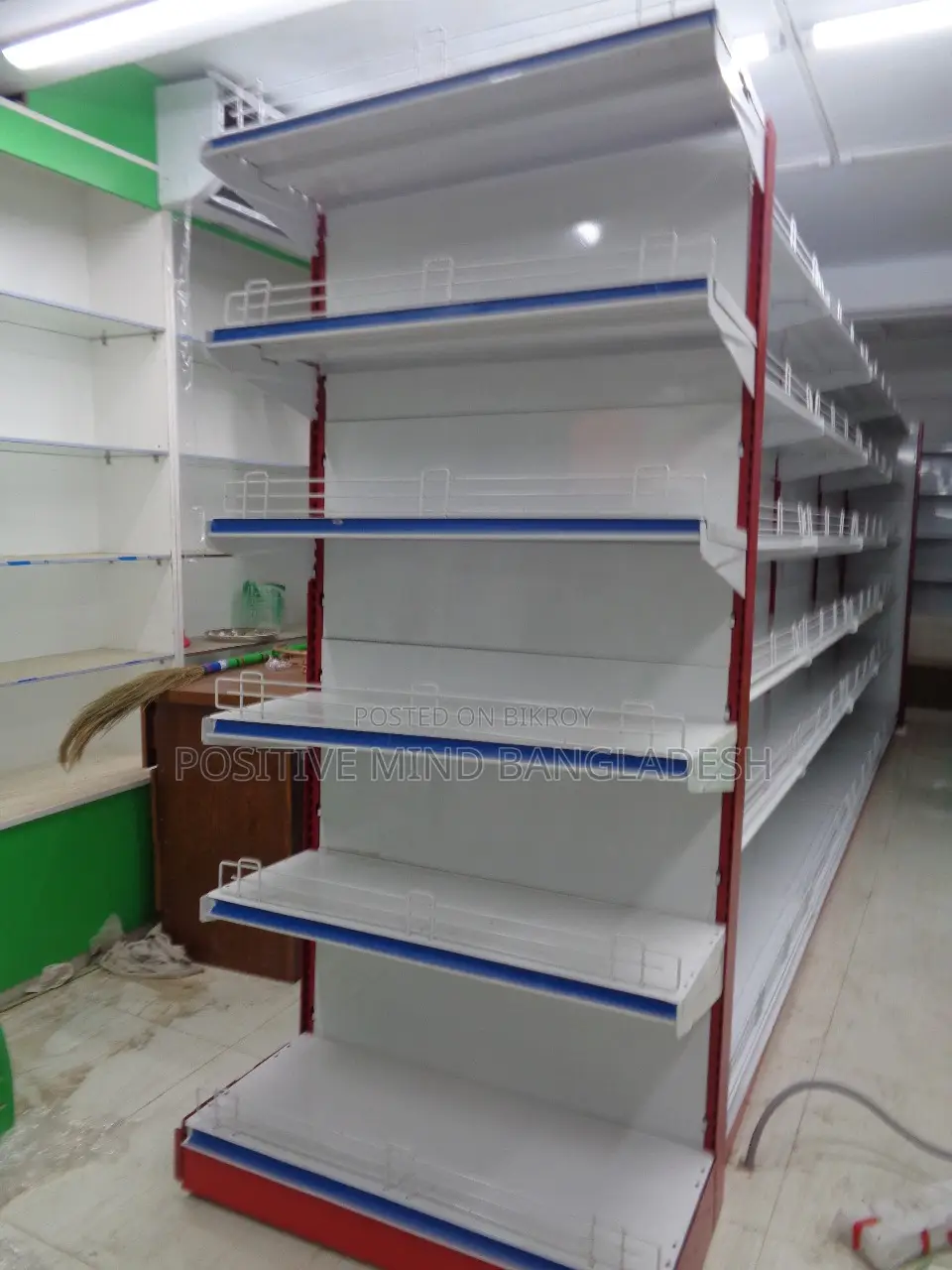 আকর্ষণীয় মডেল গন্ডোলা র‍্যাক