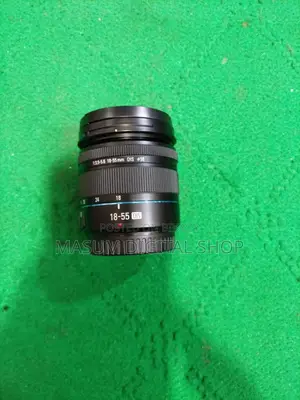 Samsung Nx100 mirrorless camera