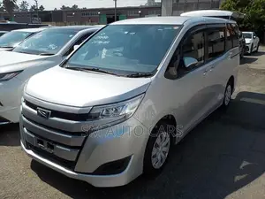 Toyota Noah Non Hybrid X Silver 2021
