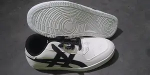Classic & premium sneakers