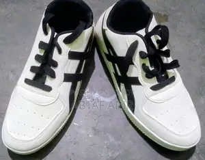 Classic & premium sneakers