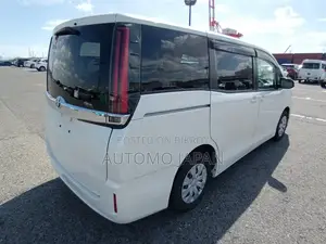 Toyota Noah X 2021