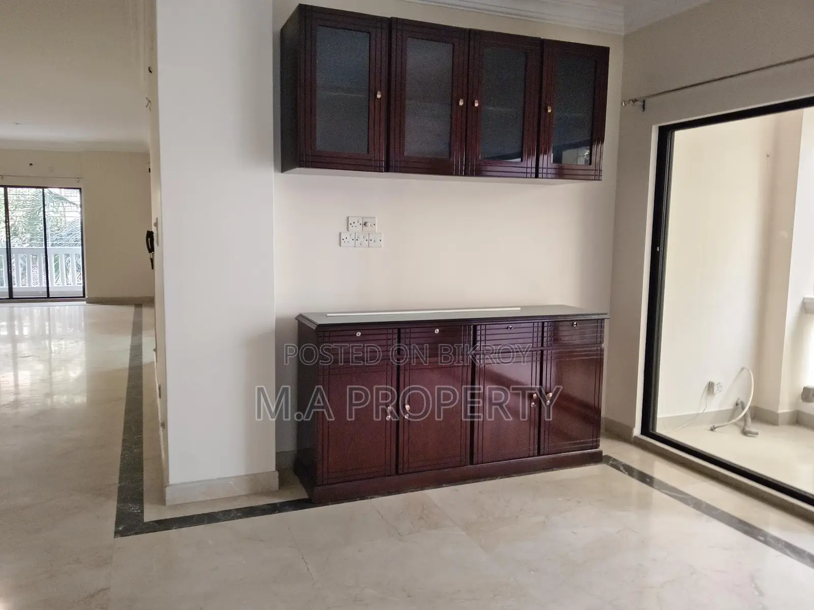 Rent Apartment 3-Bed, 2-Carpark, 3000sqft