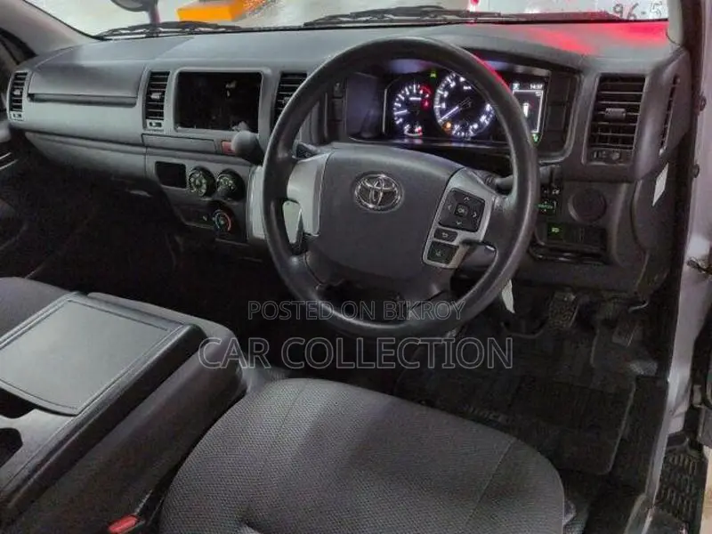 Toyota Hiace Dx 2021