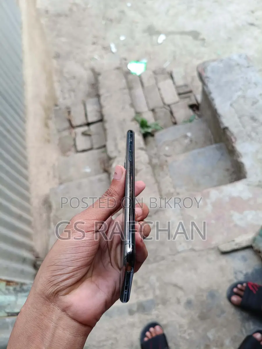 Apple iPhone 11 Pro Max ` (Used)