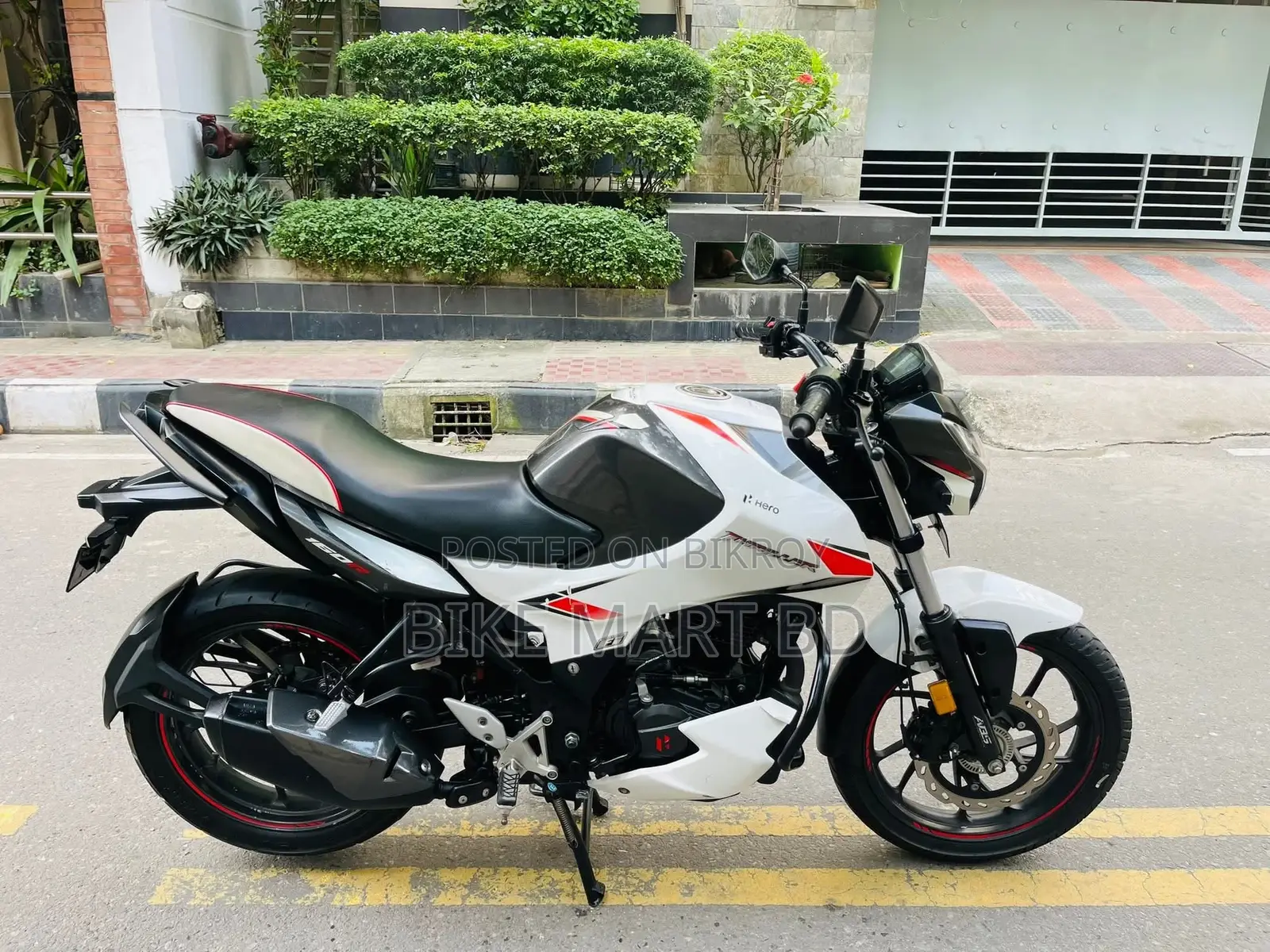 Hero Thriller 160R Refresh 2023 White