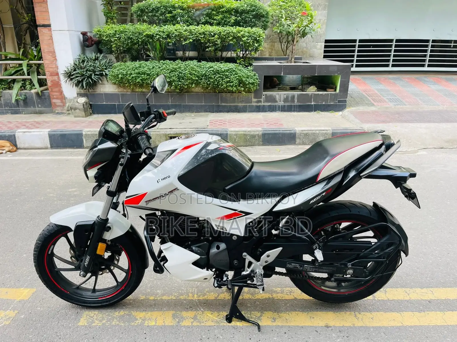 Hero Thriller 160R Refresh 2023 White