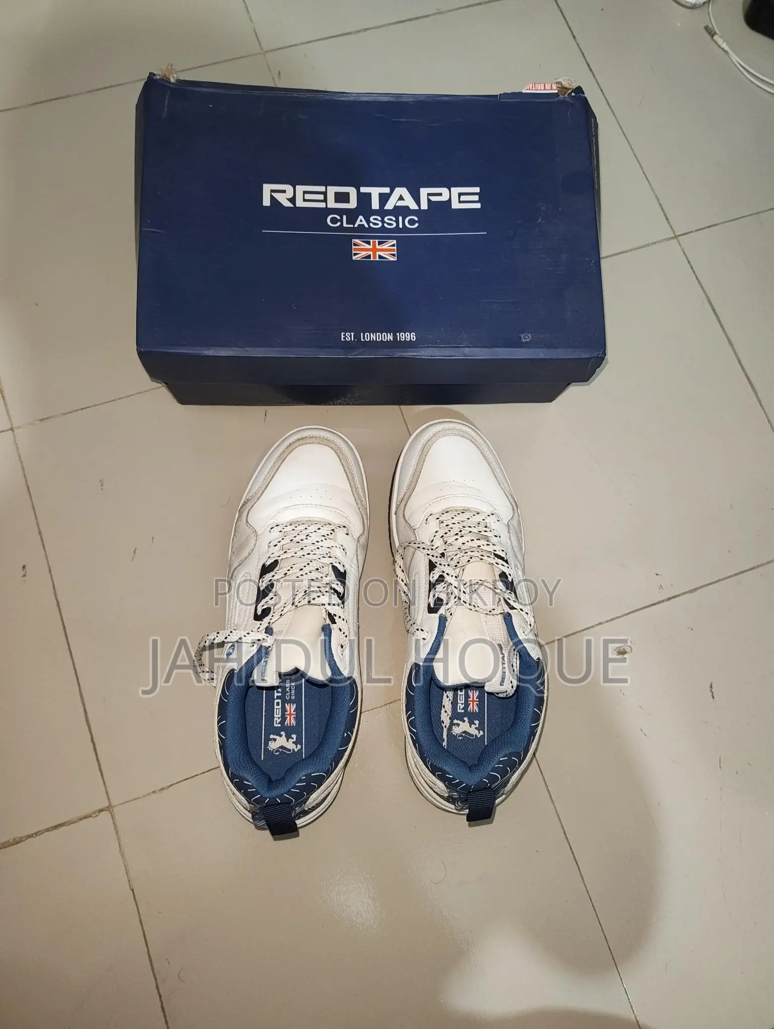 Red Tape Sneaker Size 42 – Lightly used, good condition