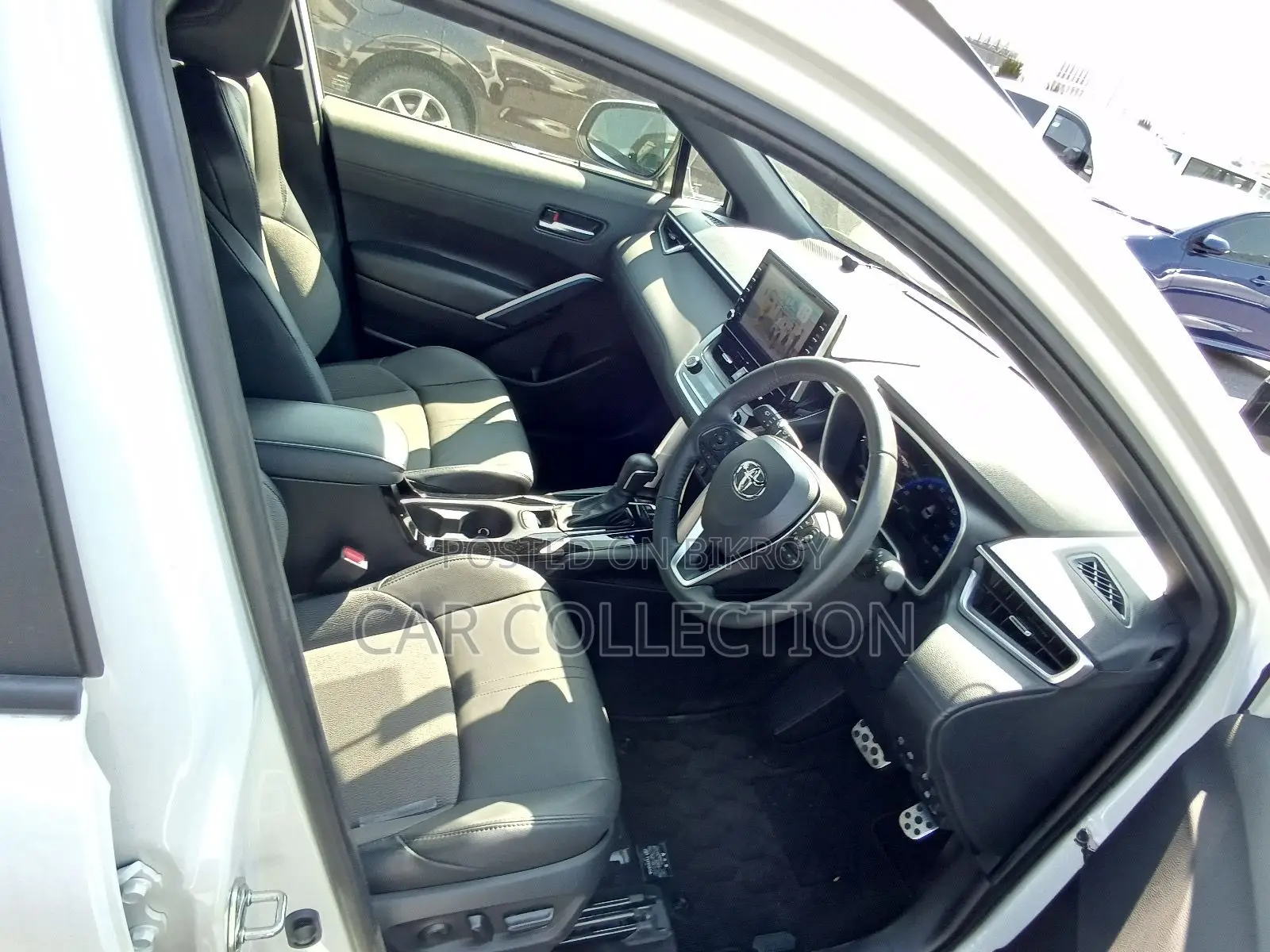 Toyota Corolla Cross Z লেদার HV পার্ল ২০২৩