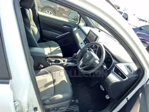 Toyota Corolla Cross Z লেদার HV পার্ল ২০২৩