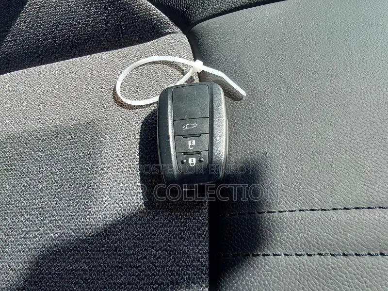 Toyota Corolla Cross Z লেদার HV পার্ল ২০২৩